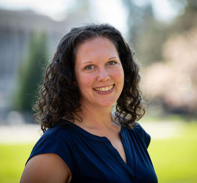 Headshot of Lindsay Andrews