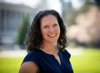 Headshot of Lindsay Andrews