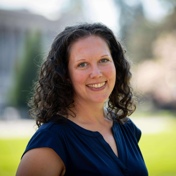 Lindsay Andrews Headshot
